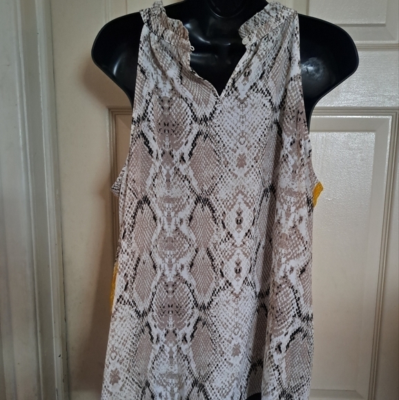Apt 9 reptile Print tank top size large - Picture 3 of 4
